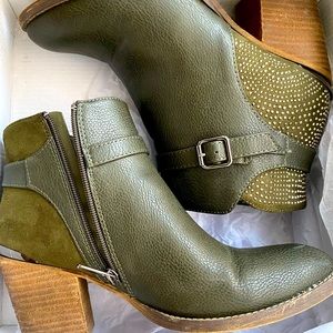 GC OLIVE Booties sz 8